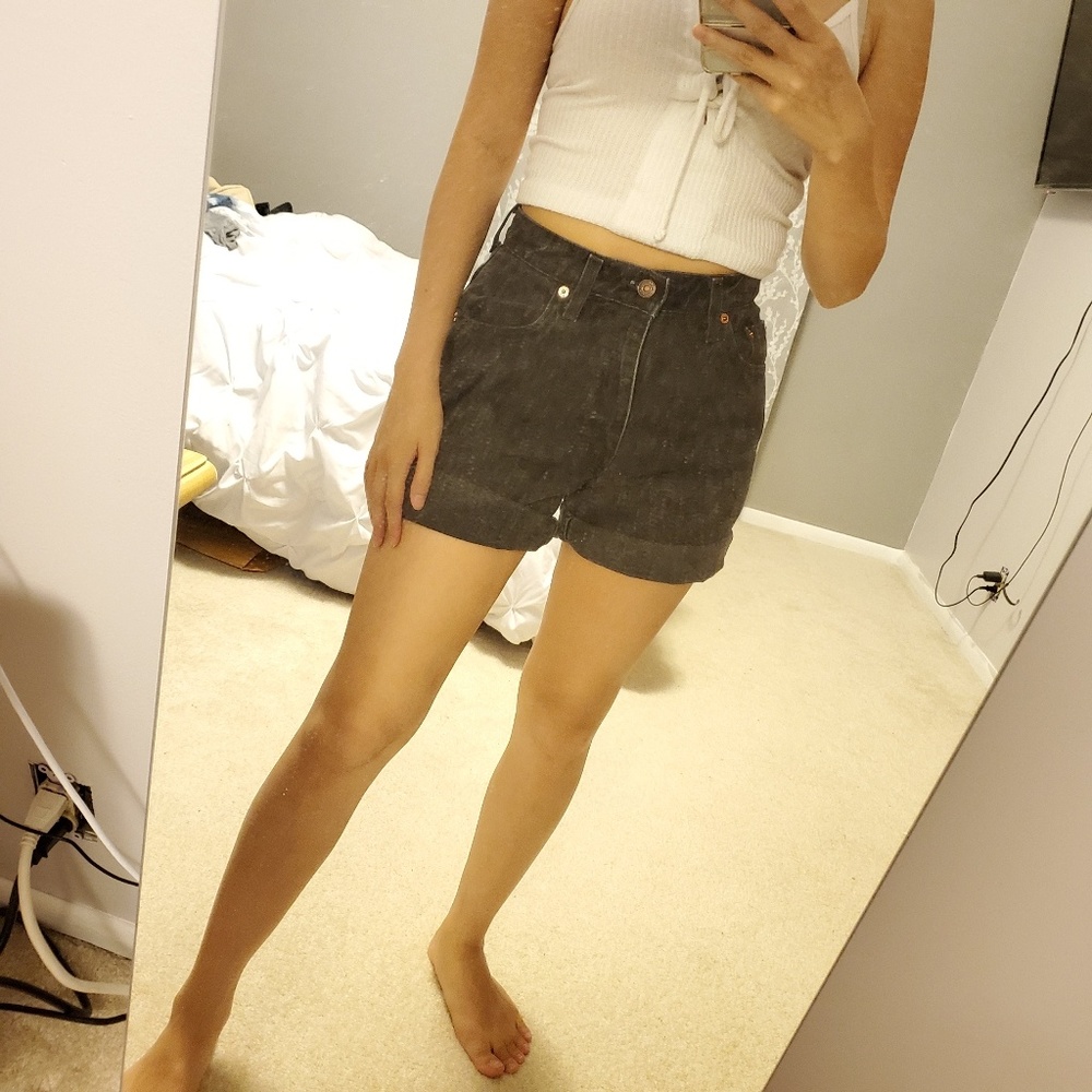 Black LEVI'S shorts